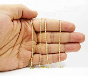 gold rope chain on hand